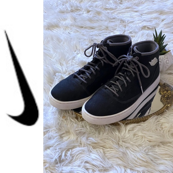 NIKE AIR JORDAN Jasmine GG Black Metallic Silver Dark Grey Kids Shoe Size 8Y - Picture 5 of 16